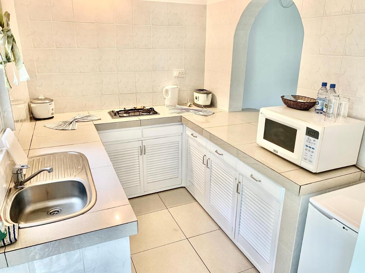 La Modestie Guest House Grand Anse  Extérieur photo