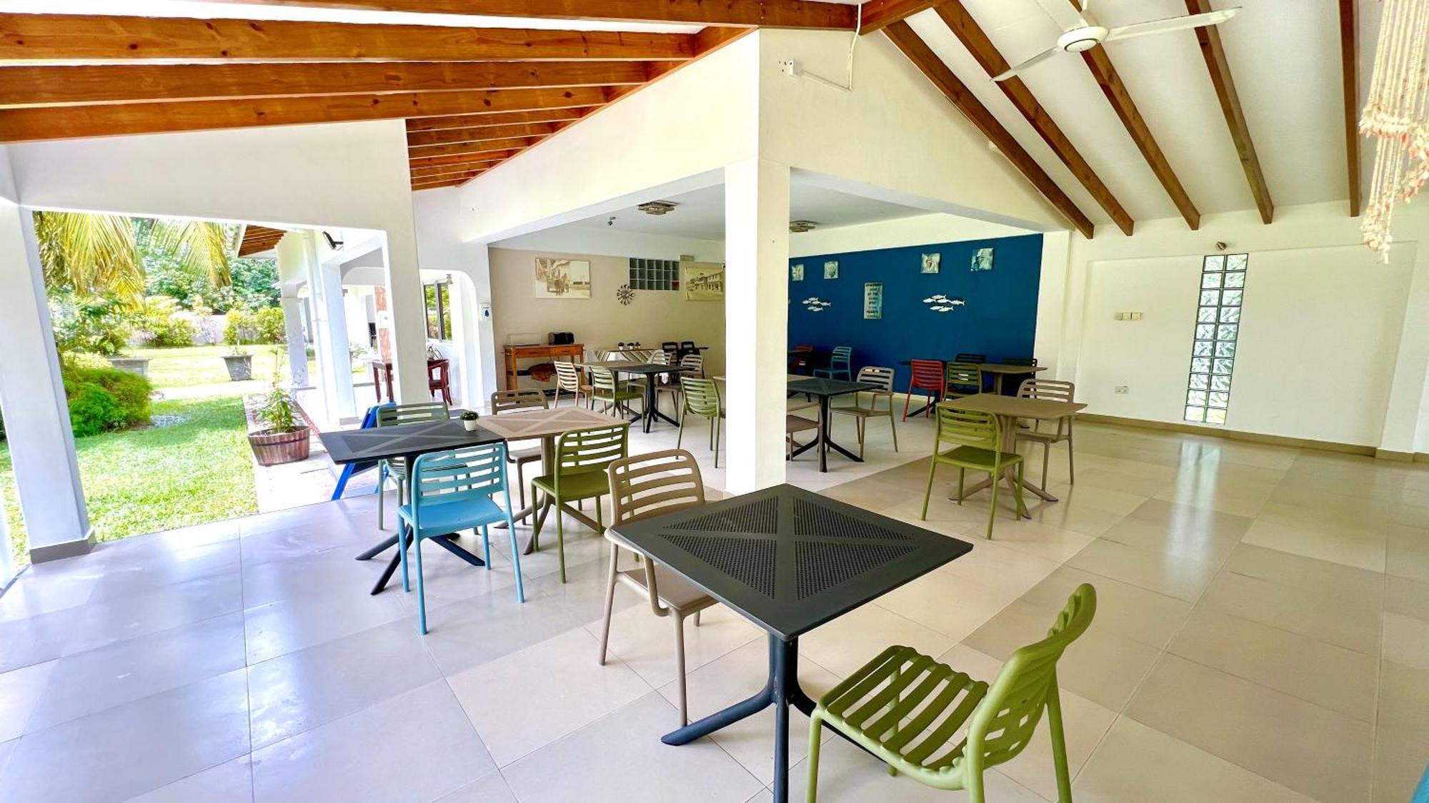 La Modestie Guest House Grand Anse  Extérieur photo