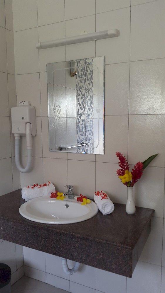 La Modestie Guest House Grand Anse  Extérieur photo