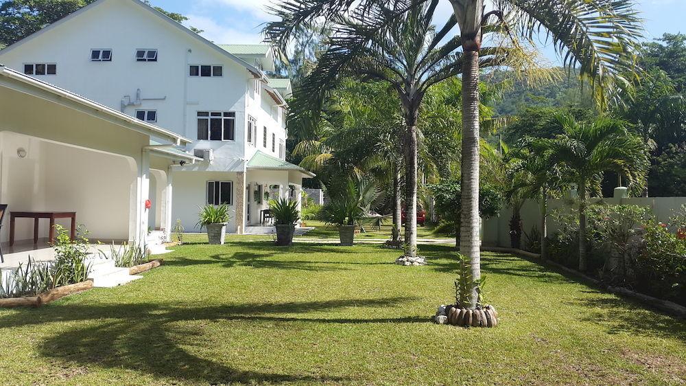 La Modestie Guest House Grand Anse  Extérieur photo