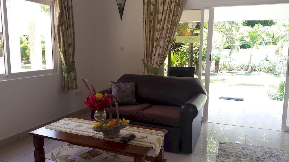 La Modestie Guest House Grand Anse  Extérieur photo