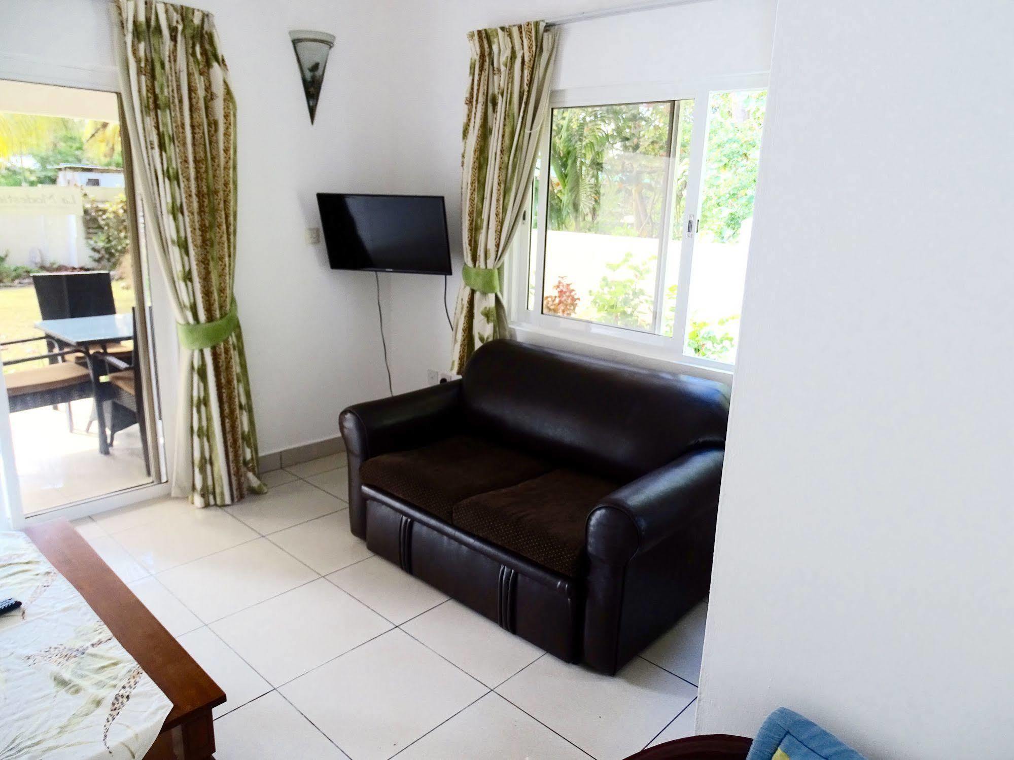 La Modestie Guest House Grand Anse  Extérieur photo