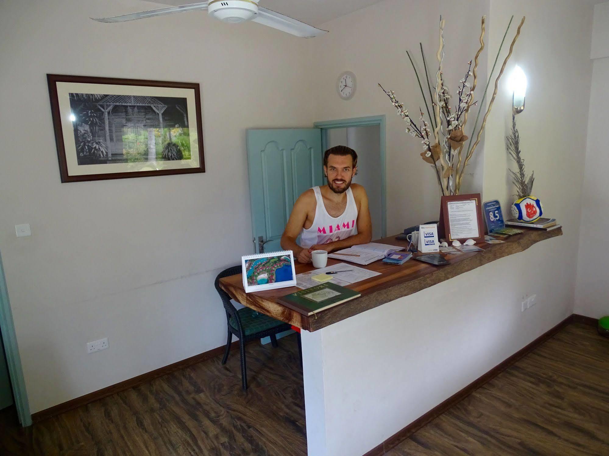 La Modestie Guest House Grand Anse  Extérieur photo