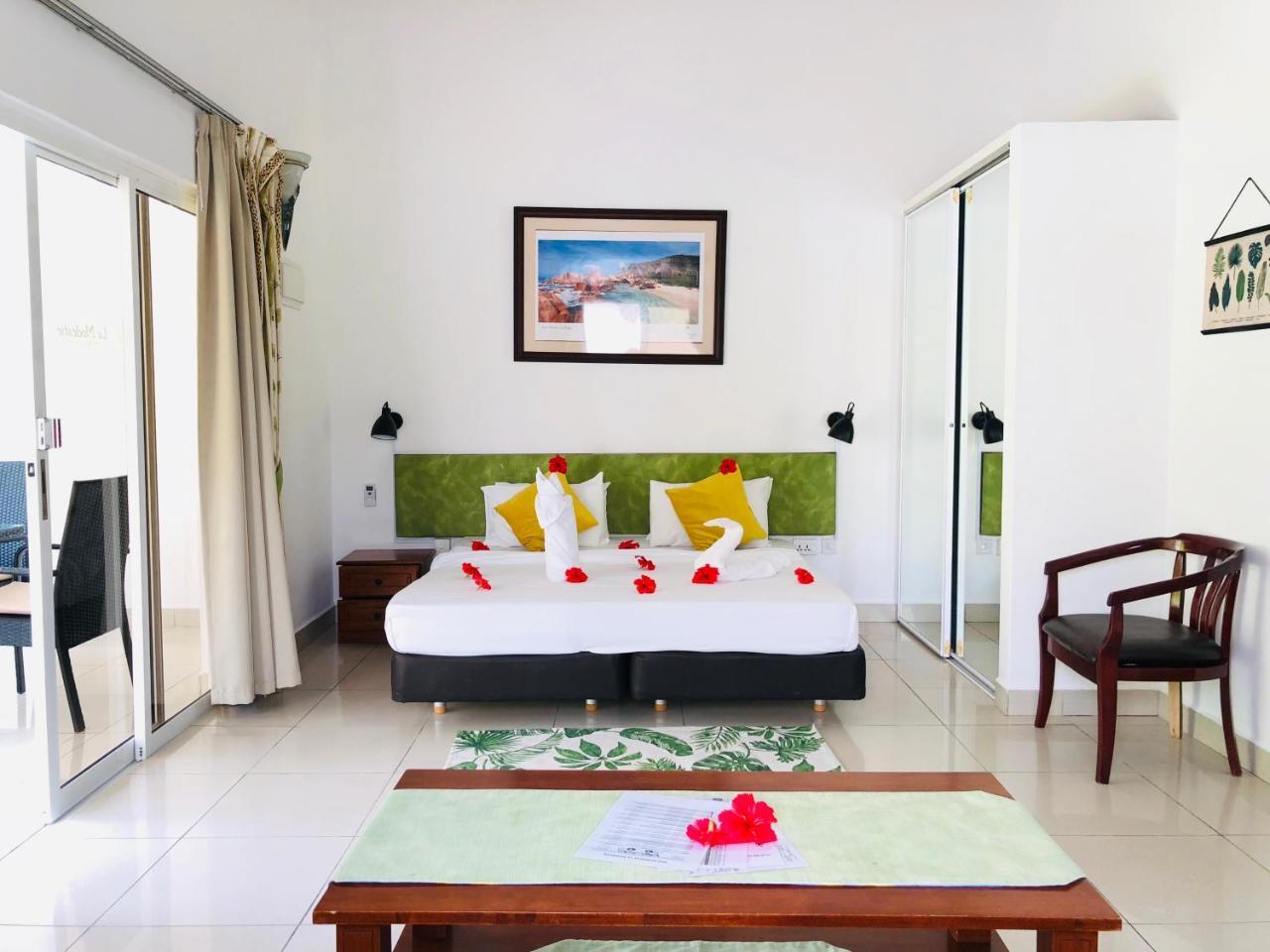 La Modestie Guest House Grand Anse  Extérieur photo