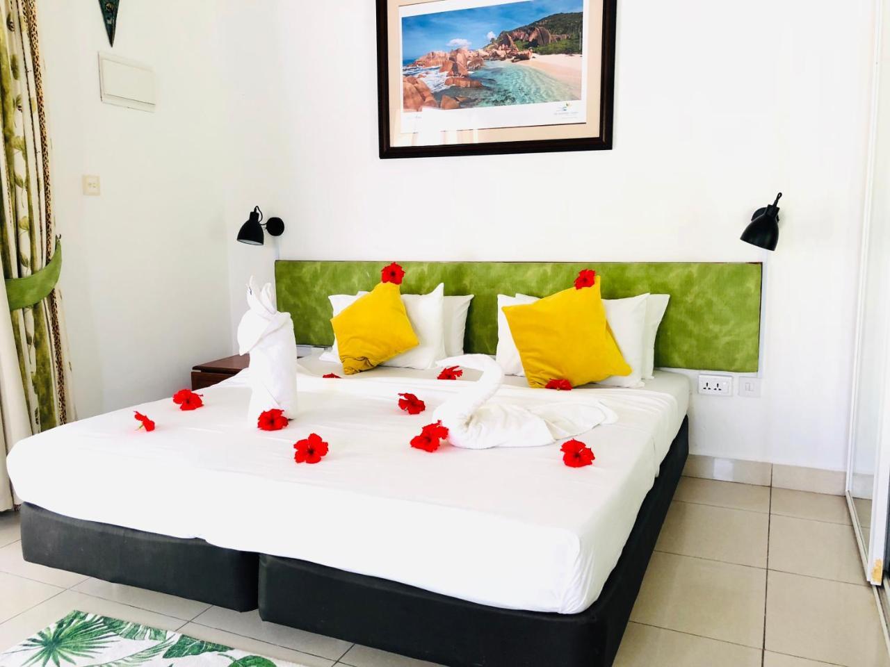La Modestie Guest House Grand Anse  Extérieur photo