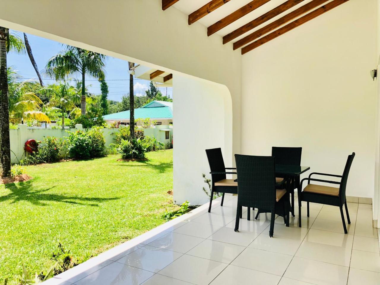 La Modestie Guest House Grand Anse  Extérieur photo