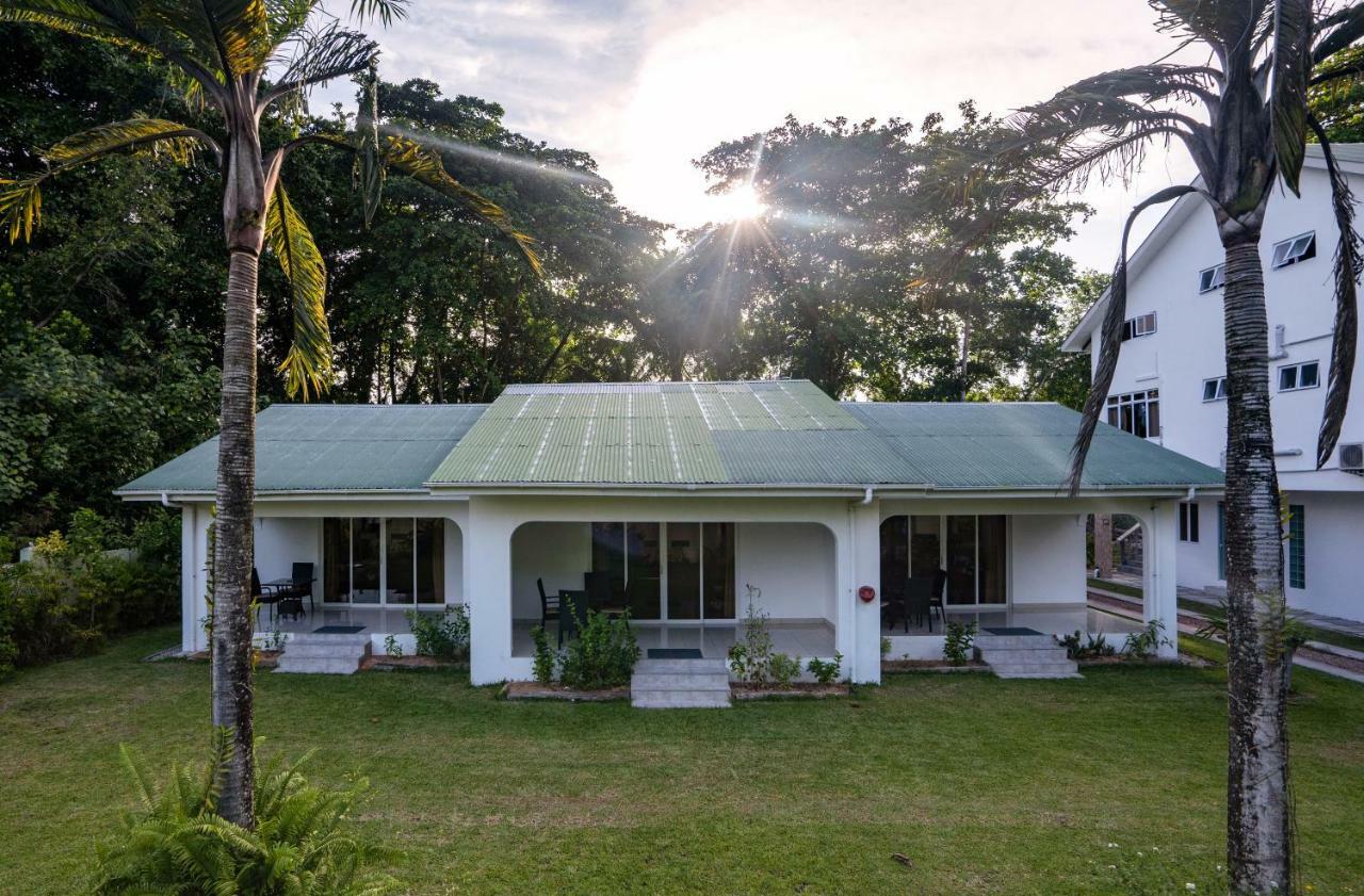 La Modestie Guest House Grand Anse  Extérieur photo